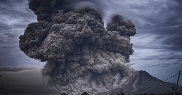 A volcano is erupted again in Japan